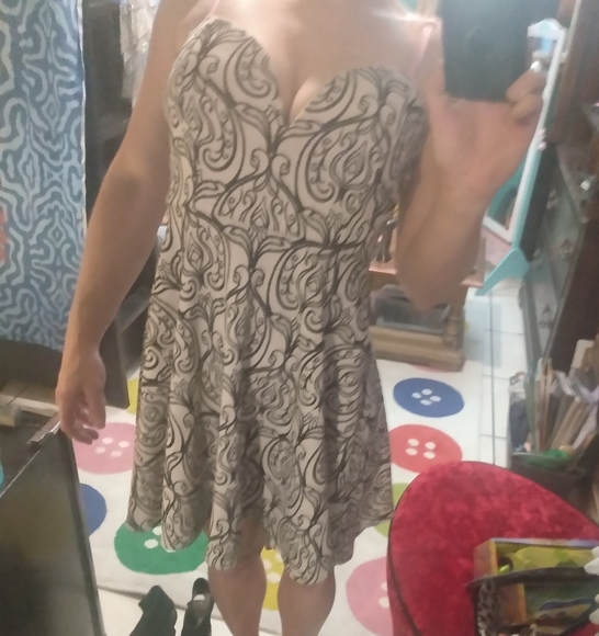 Low Cut Sexy Strapless Skater Dress - Picture 4 of 9